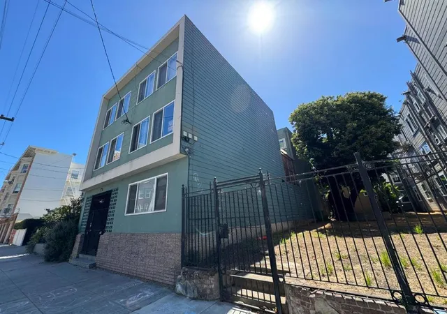 3rd image of 370 Bartlett St, San Francisco, CA 94110