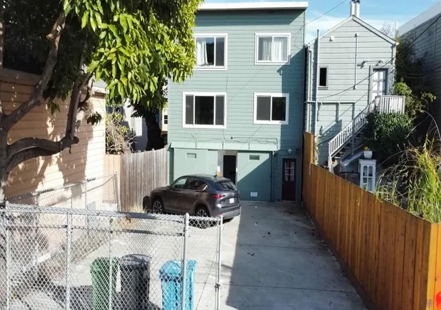 2nd image of 370 Bartlett St, San Francisco, CA 94110