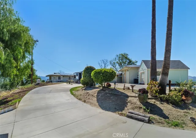 Photo 3 of Single family home for sale at 300 Anderson Dr, Hemet, CA 92544 | MLS# OC25048355 | Listing updated on 2026-10-02