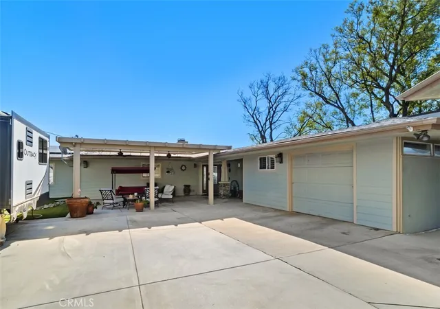 Photo 4 of Single family home for sale at 300 Anderson Dr, Hemet, CA 92544 | MLS# OC25048355 | Listing updated on 2026-10-02