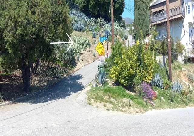 4th image of 0 Aka W Sister Elsie Dr, Tujunga, CA 91042 | MLS# CV25063029