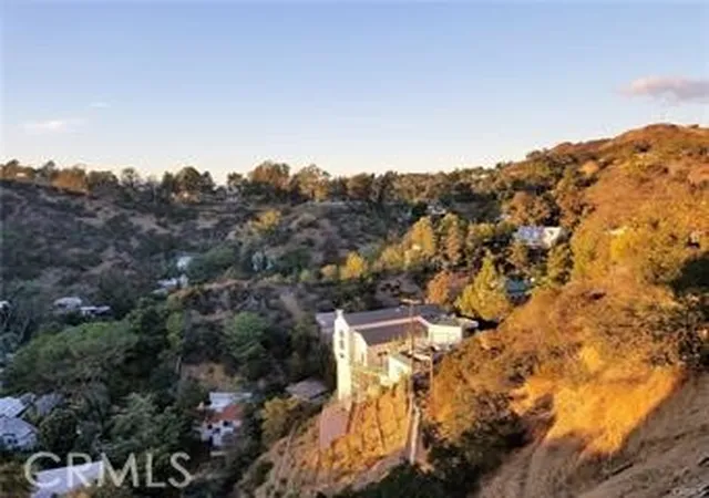 3rd image of 2537 Woodstock Rd, Los Angeles, CA 90046 | MLS# SB25063986