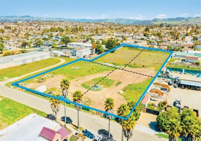 2nd image of 943 Huston St, Grover Beach, CA 93433 | MLS# SC25064152