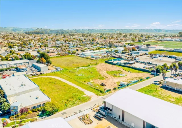 5th image of 943 Huston St, Grover Beach, CA 93433 | MLS# SC25064152
