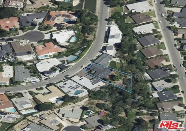 Photo 2 of Sale Pending at 816 El Oro Ln, Pacific Palisades, CA 90272 | MLS# 25515045 | Listing updated on 2026-09-04