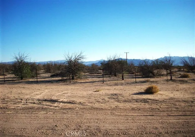 3rd image of 45527 Twin Lakes Dr, Newberry Springs, CA 92365 | MLS# HD25068736