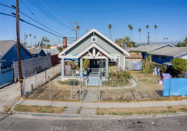 4th image of 947 81, Los Angeles, CA 90044 | MLS# PW25068824