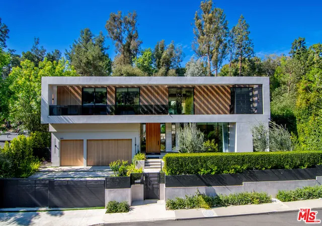 Photo 1 of Mansion for sale at 2641 Hutton Dr, Beverly Hills, CA 90210 | MLS# 25517319 | Listing updated on 2026-10-01