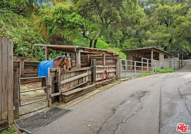 2nd image of 1809 Melhill Way, Los Angeles, CA 90049 | MLS# 25519341