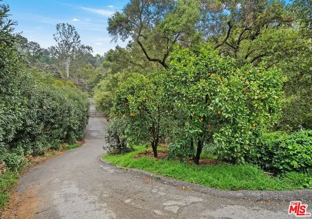 3rd image of 1809 Melhill Way, Los Angeles, CA 90049 | MLS# 25519341
