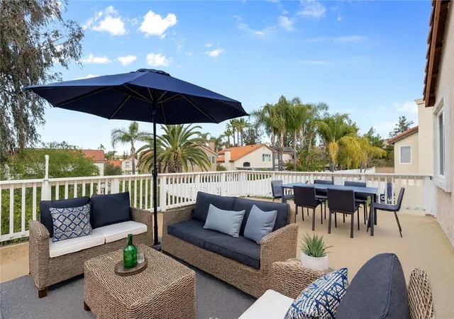 Photo 1 of Sale Pending at 32865 Naples Ct, Temecula, CA 92592 | MLS# CV25072785 | Listing updated on 2026-09-23