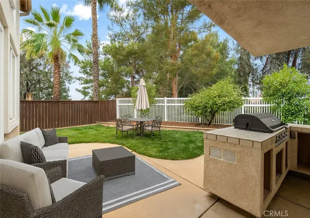 Photo 4 of Sale Pending at 32865 Naples Ct, Temecula, CA 92592 | MLS# CV25072785 | Listing updated on 2026-09-23