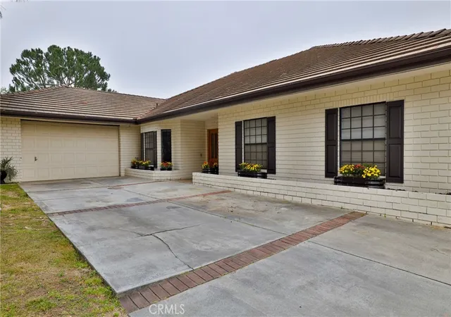 3rd image of 12698 La Solana Dr, Redlands, CA 92373 | MLS# IV25073743