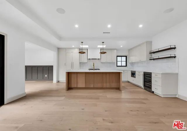 3rd image of 7456 Denrock Ave, Los Angeles, CA 90045 | MLS# 25521425
