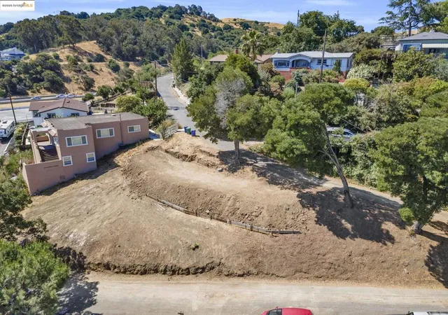 Photo 2 of Land for sale at 125 Kendall Ave, Crockett, CA 94525 | MLS# 41092332 | Listing updated on 2026-10-07