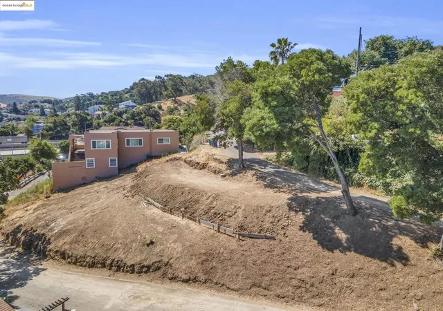 Photo 3 of Land for sale at 125 Kendall Ave, Crockett, CA 94525 | MLS# 41092332 | Listing updated on 2026-10-07
