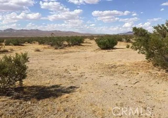 1st image of 0 Arcata Rd, Apple Valley, CA 92308 | MLS# HD25080073
