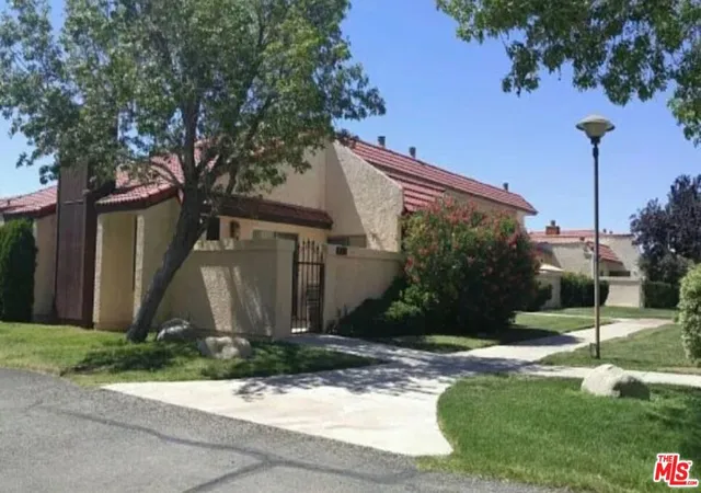 Condo for sale at 2114 El Domingo Cir #8, Lancaster, CA 93536 | MLS# 25524909
