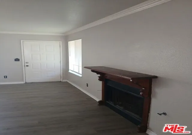 Listing Photo 4 - Condo for sale in building located at 2114 El Domingo Cir, Lancaster, CA 93536 - Unit #8