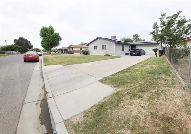 Homes for sale in Bakersfield, CA | 2709 Laurel Dr, Bakersfield, CA 93304 | MLS# DW25083061