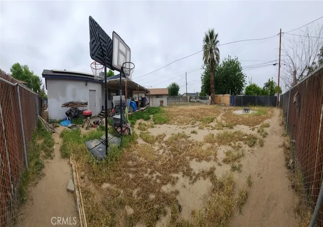 Homes for sale in Bakersfield, CA | 2709 Laurel Dr, Bakersfield, CA 93304 | MLS# DW25083061