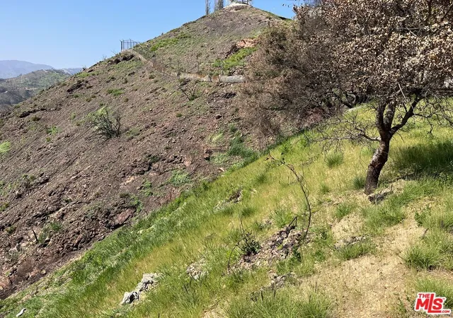 2nd image of 1785 Alta Mura Rd Rd, Pacific Palisades, CA 90272 | MLS# 25525559