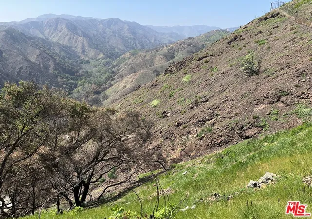 3rd image of 1785 Alta Mura Rd Rd, Pacific Palisades, CA 90272 | MLS# 25525559