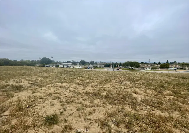 10th image of 400 E Waller Ln, Santa Maria, CA 93455 | MLS# PI25085531