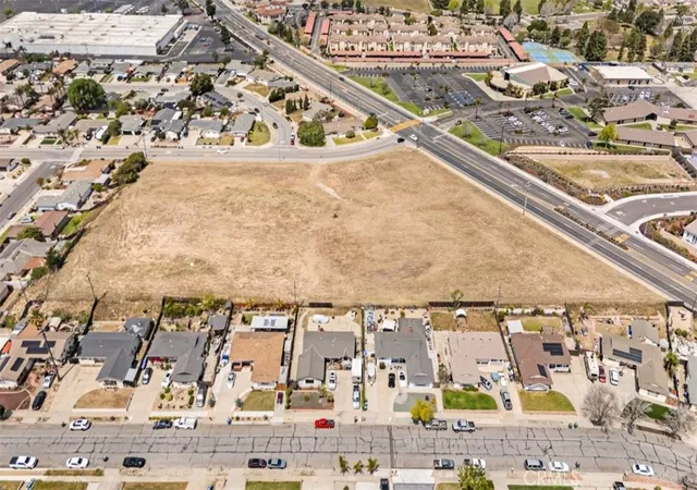 2nd image of 400 E Waller Ln, Santa Maria, CA 93455 | MLS# PI25085531