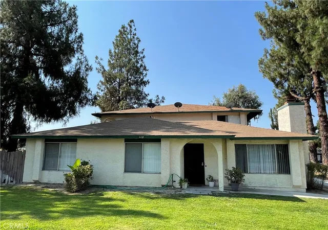 3rd image of 610 E Lugonia Ave, Redlands, CA 92374