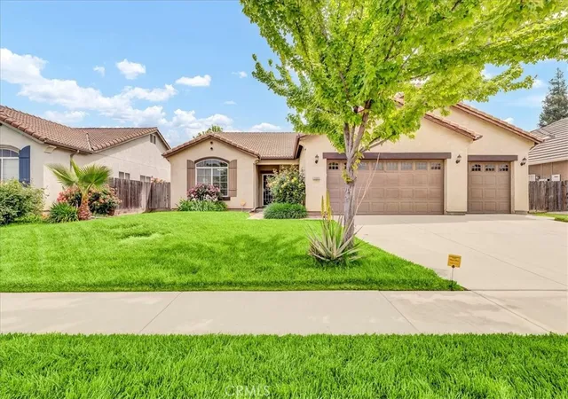 Photo 1 of Sale Pending at 3000 S Arkle St, Visalia, CA 93292 | MLS# PI25087417 | Listing updated on 2026-10-06