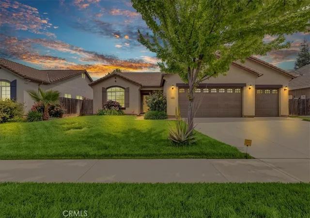 Photo 3 of Sale Pending at 3000 S Arkle St, Visalia, CA 93292 | MLS# PI25087417 | Listing updated on 2026-10-06