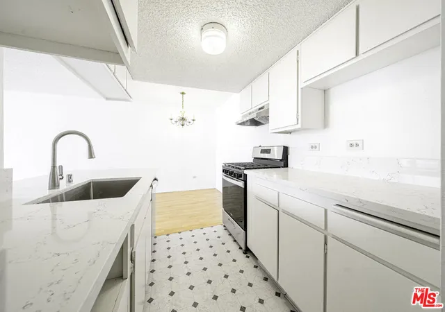 2nd image of 421 S La Fayette Park Pl #711, Los Angeles, CA 90057 | MLS# 25528921