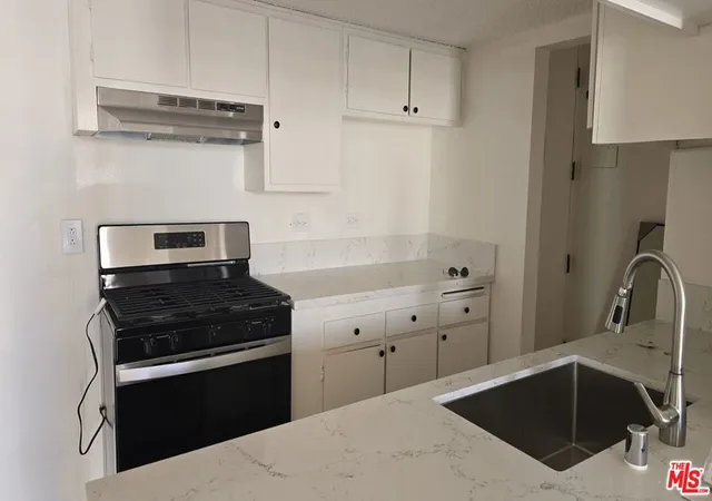 3rd image of 421 S La Fayette Park Pl, Los Angeles, CA 90057