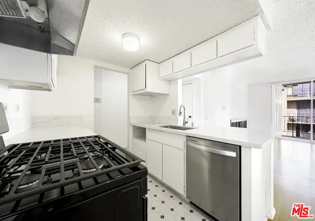 4th image of 421 S La Fayette Park Pl, Los Angeles, CA 90057