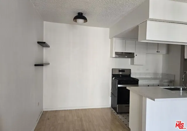 5th image of 421 S La Fayette Park Pl, Los Angeles, CA 90057
