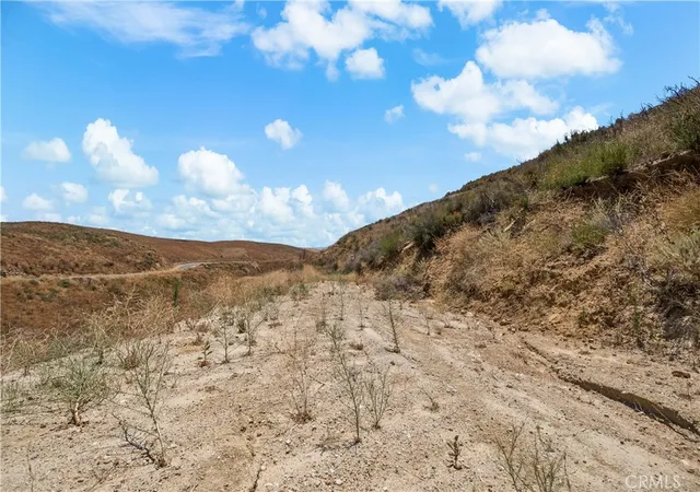 3rd image of 0 Vic Ridge Route Rd, Castaic, CA 91310 | MLS# SR25089895