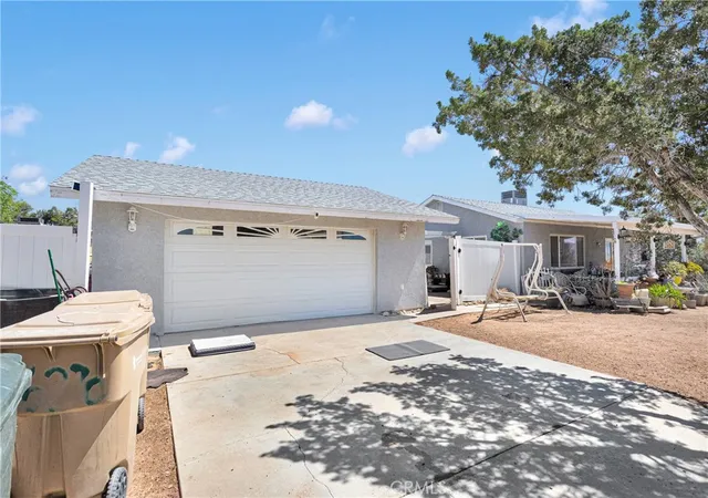 Photo 1 of Single family home for sale at 15558 Greenwood St, Hesperia, CA 92345 | MLS# CV25092960 | Listing updated on 2026-10-03