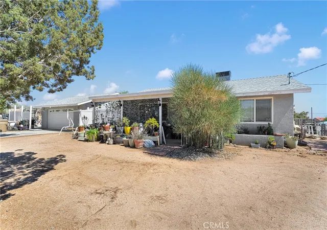 Photo 2 of Single family home for sale at 15558 Greenwood St, Hesperia, CA 92345 | MLS# CV25092960 | Listing updated on 2026-10-03