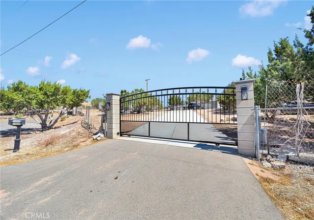 Photo 3 of Single family home for sale at 15558 Greenwood St, Hesperia, CA 92345 | MLS# CV25092960 | Listing updated on 2026-10-03