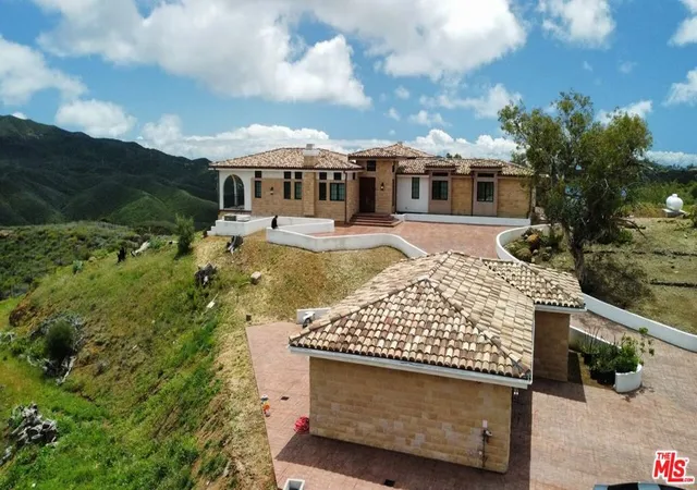 Photo 4 of Single family home for sale at 33182 Mulholland Hwy, Malibu, CA 90265 | MLS# 25531221 | Listing updated on 2026-05-22