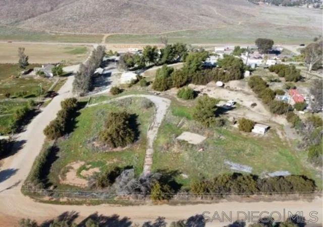 4th image of 27640 Smith Rd, Winchester, CA 92596 | MLS# 250025856SD