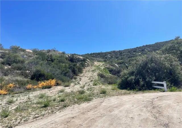 2nd image of 7 Martin Rd, Hemet, CA 92544 | MLS# SW25093383