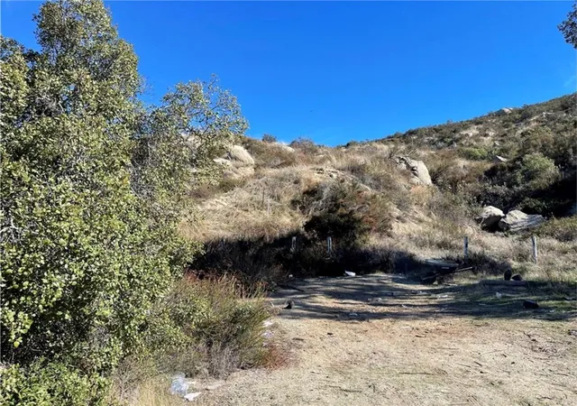 3rd image of 7 Martin Rd, Hemet, CA 92544 | MLS# SW25093383