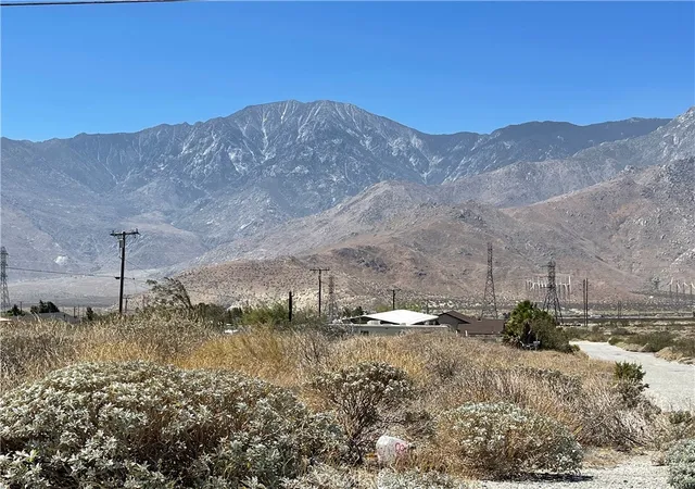 Photo 3 of Sale Pending at 55200 Hatton Pl, Whitewater, CA 92282 | MLS# SW25097386 | Listing updated on 2026-09-24