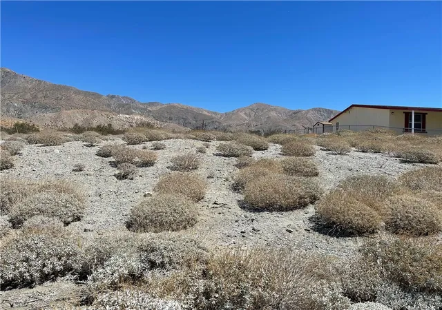 Photo 3 of Sale Pending at 55200 Hatton Pl, Whitewater, CA 92282 | MLS# SW25097386 | Listing updated on 2026-09-24