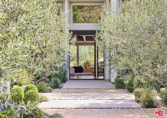 Photo 3 of Sale Pending at 3511 Cross Creek Ln, Malibu, CA 90265 | MLS# 25533497 | Listing updated on 2025-11-12