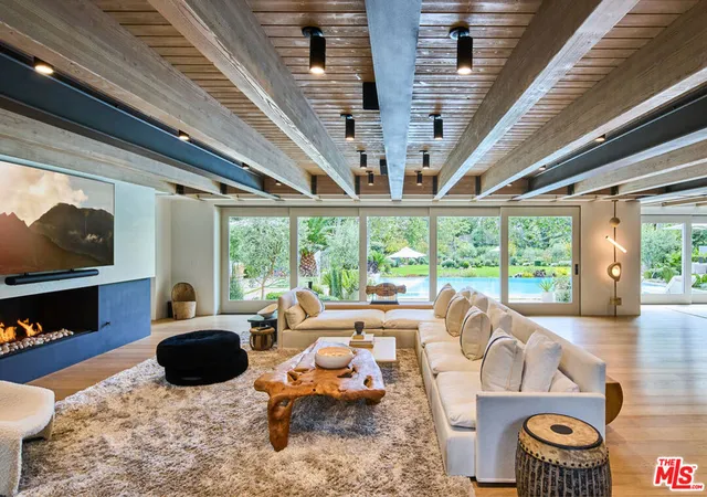 Photo 3 of Sale Pending at 3511 Cross Creek Ln, Malibu, CA 90265 | MLS# 25533497 | Listing updated on 2025-11-12