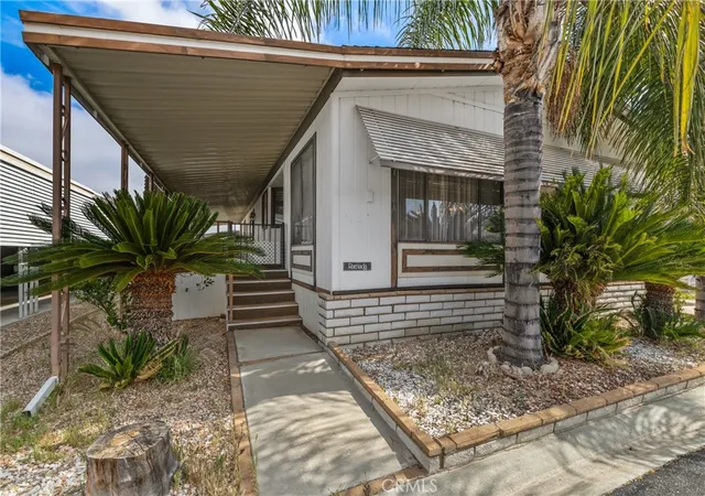 2nd image of 1300 W Menlo Ave #215, Hemet, CA 92543 | MLS# SW25095125