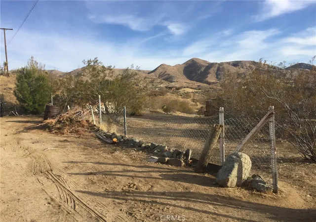 2nd image of 6719 Deep Creek Rd, Apple Valley, CA 92308 | MLS# HD25099153